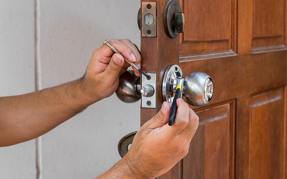 changer serrure de porte Paris 17