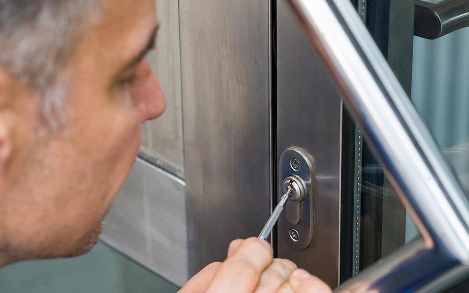 changer serrure de porte Paris 17
