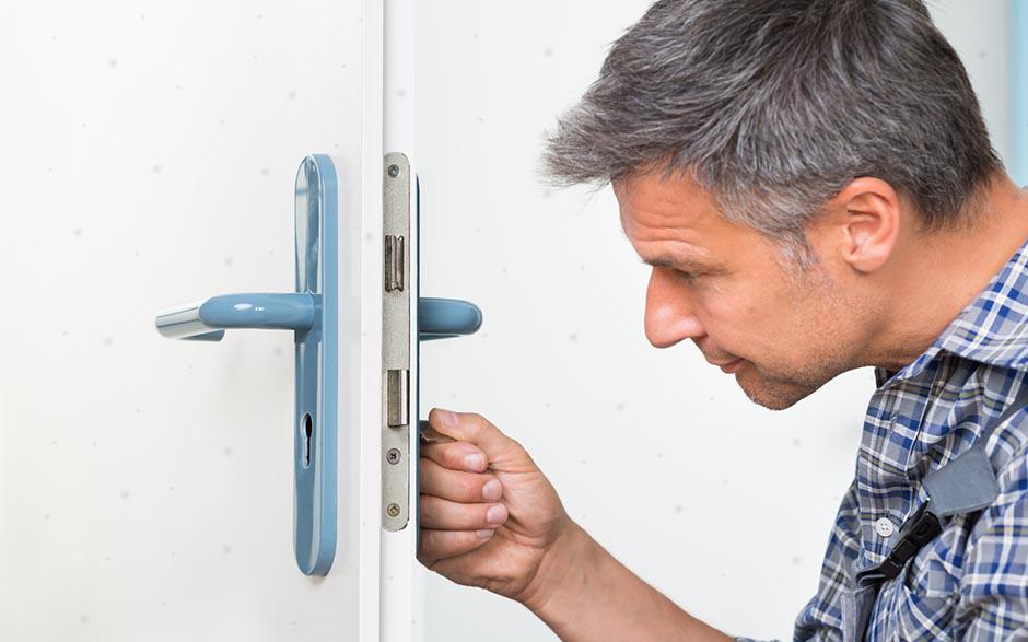 changer serrure de porte Paris 17